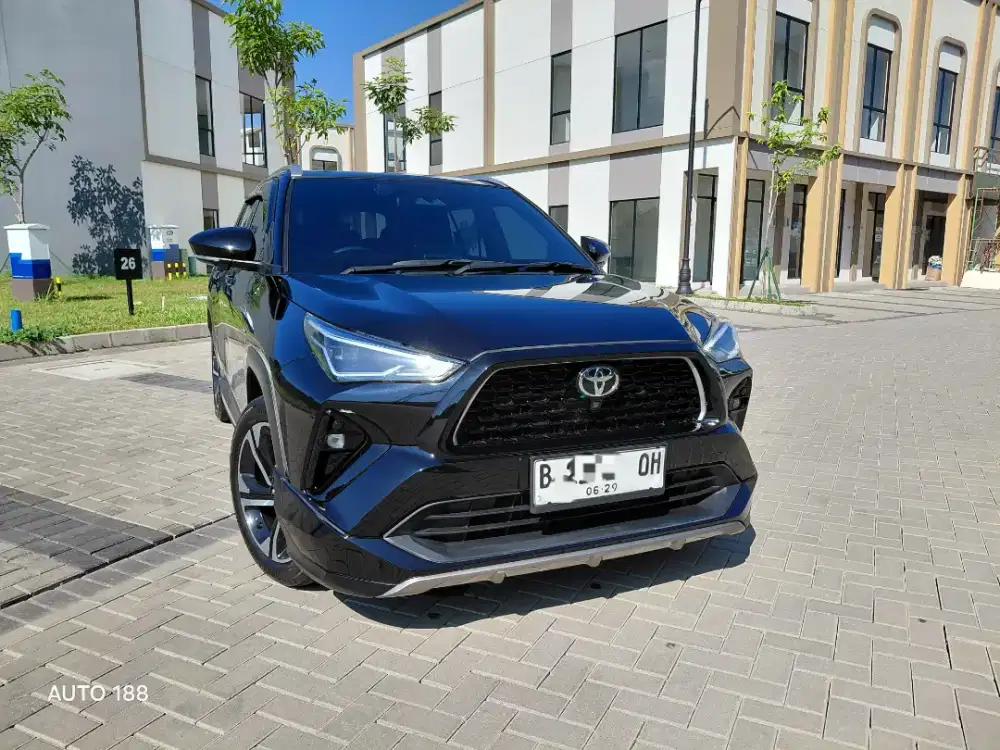 (LOW ODO ASLI)TOYOTA YARIS CROSS S GR HYBRYD TH 2024