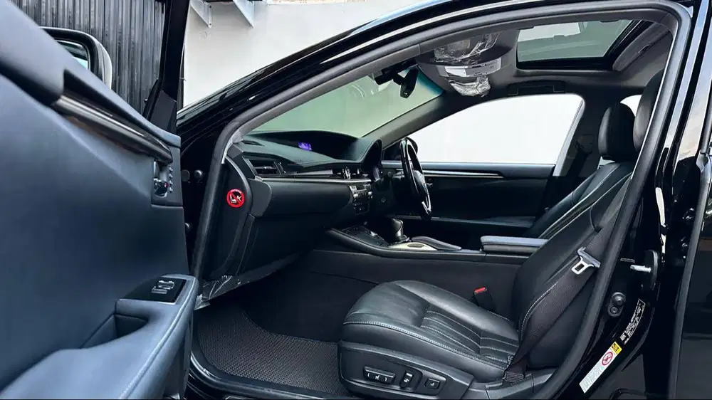 Lexus ES300h Luxury 2.5 Hybrid Technology NIK 2017 Black On Black