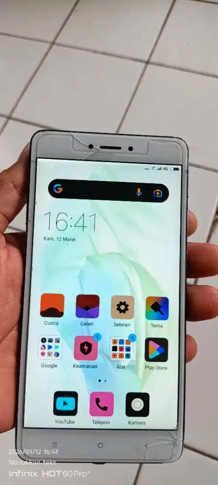 Redmi not. 4.   4/64 minus camera hsilnya item putih masih normal smua