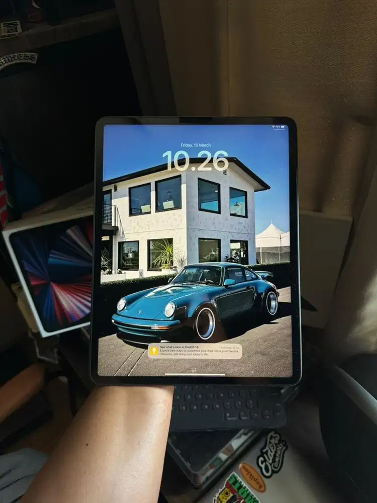 ipad pro 12.9 gen 5 M1 256gb wifi only ibox + apple folio keyboard