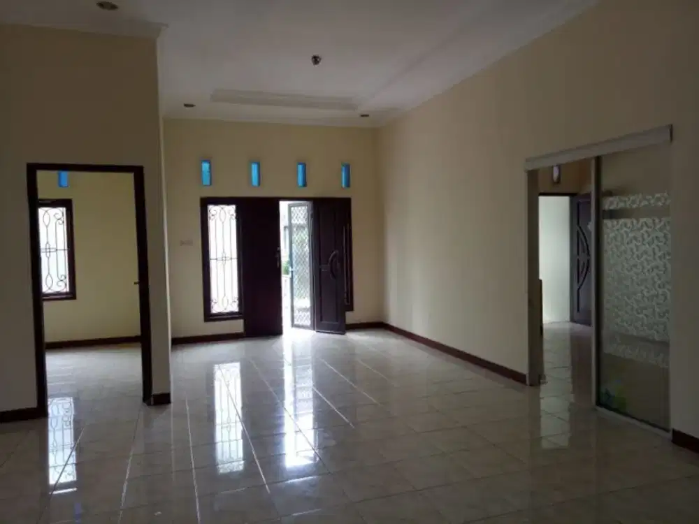 Rumah disewakan  Gresik Regency GKB Manyar Gresik
