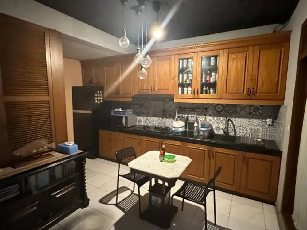 Rumah 2 LT Full Furnished Kayu Jati di Jaka Permai Bekasi