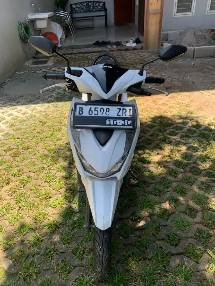 Honda Beat Warna Putih Tahun 2020