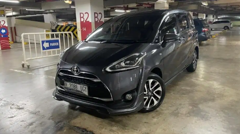 LOW DP Toyota Sienta 1.5 Q Bensin-AT 2018 UGY