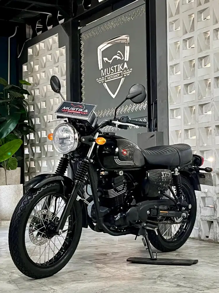 Rasa baru!!Kawasaki W175 Black Style th 2025 - Ayu Mustika