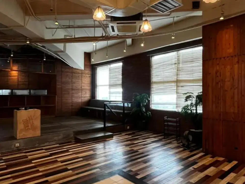 SEWA  KANTOR DI JAKARTA PUSAT  SUDIRMAN 435M2  SEMI FITEED  200K NEGO