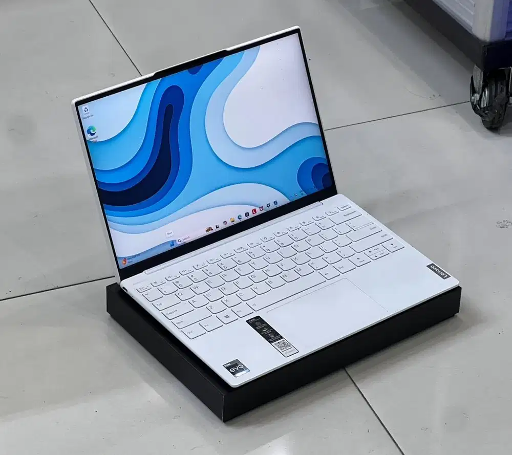 Laptop lenovo Yoga Slim 7i carbon touchreen core i5 gen 13 ram16gb ssd