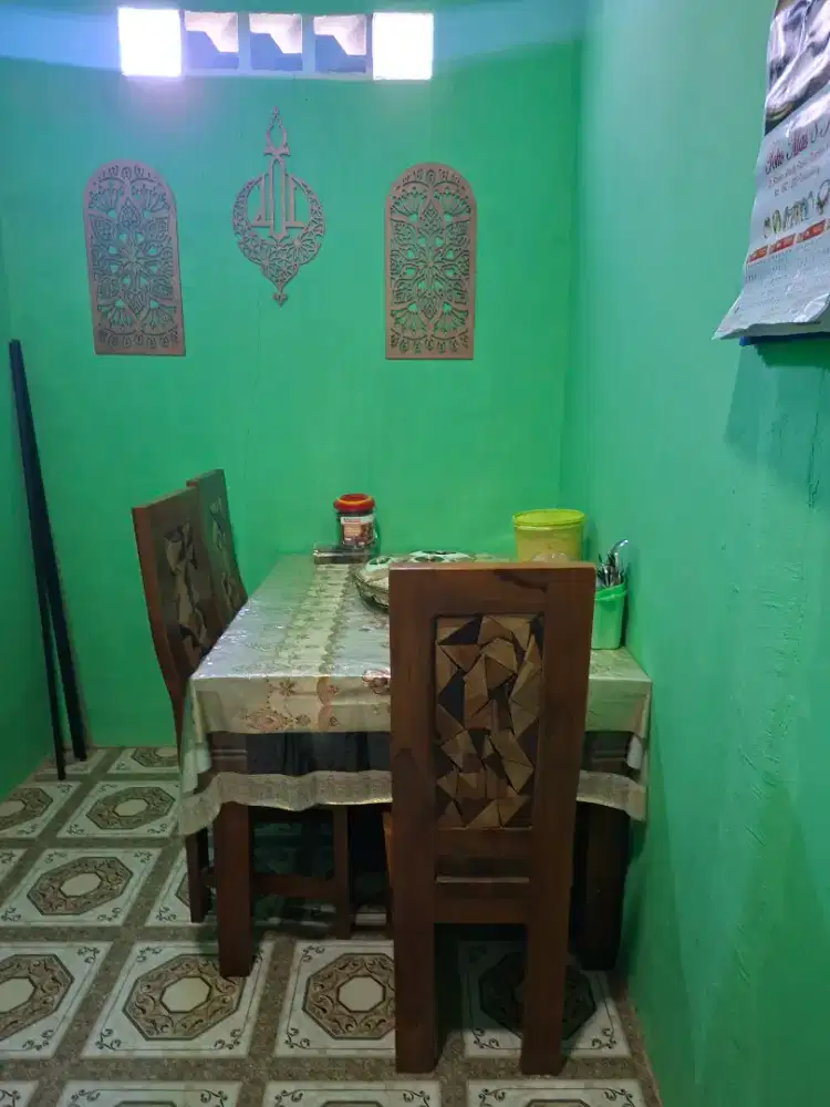 Dijual seperangkat kursi jati dan lemari jati