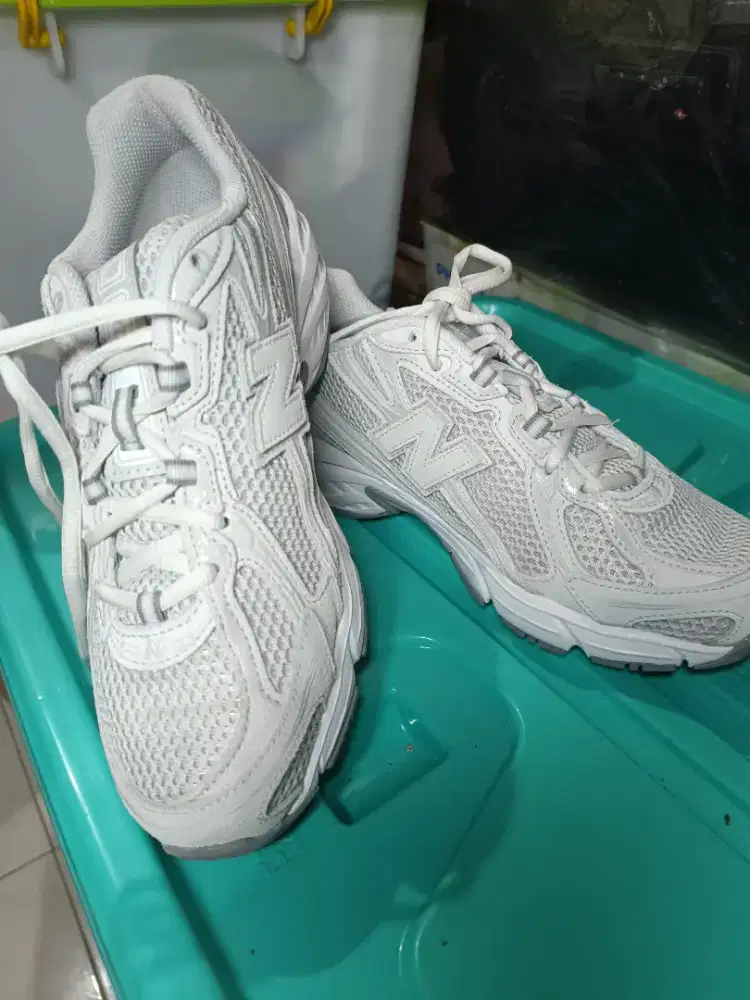 Sepatu New Balance 740