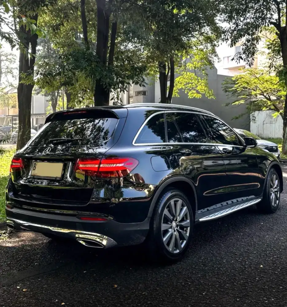 MURAH CASH. Mercedes Benz GLC250 Exclusive 2017 amg 2016 glc200 glc