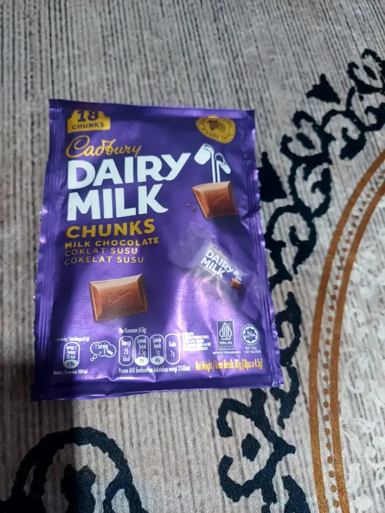 Cadbury dairy milk chunk kemasan isi 18 pc cokelat susu