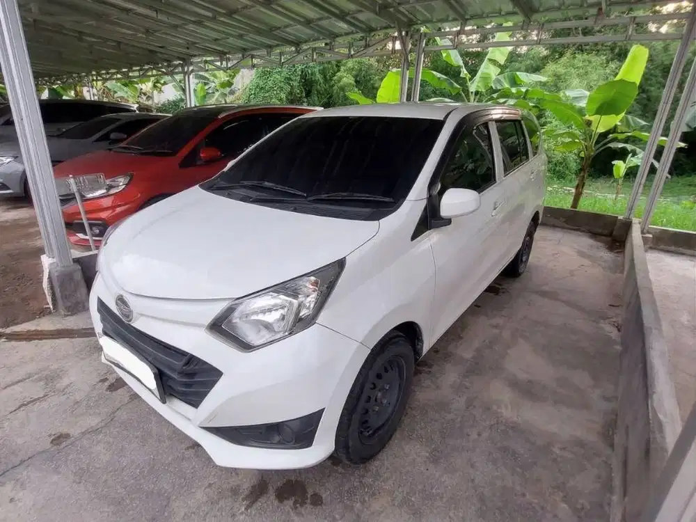 Dijual Mobil Sigra Putih Tangan Pertama