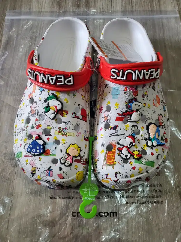 Crocs Snoppy Peanut Edisi Christmas Size 44