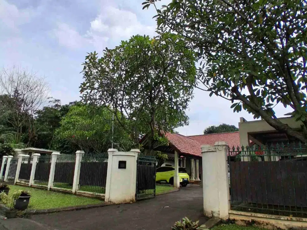 Dijual Rumah tinggal mewah ,besar dengan design betawi modern sangat luas dan banyak ruangan terbuka menyatu dengan taman bergaya villa terdiri dari 3 bangunan  utama, paviliun dan musholla outdoor terpisah di tengah taman yg terintegrasi dengan plaza dit