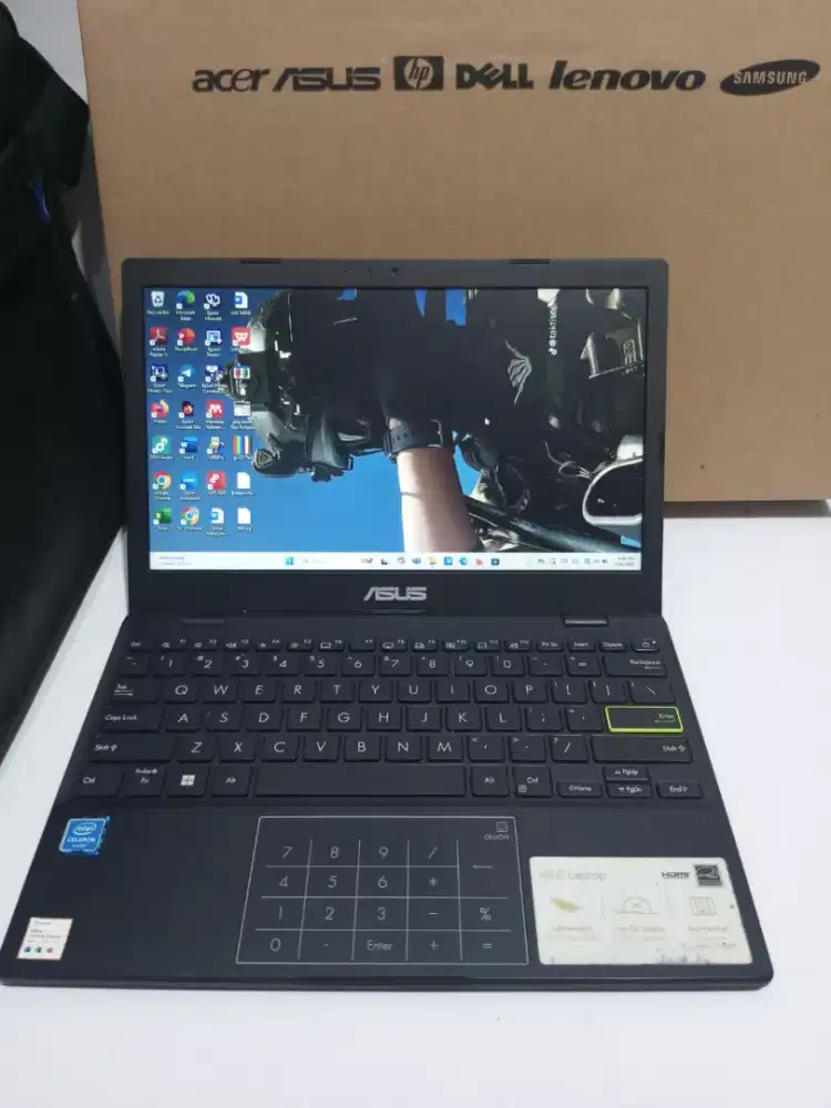 Asus E210 Intel N4020 DDR4 4GB SSD 256GB 12 (Keypad digital) 3 Jam