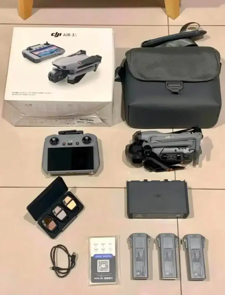 DJI AIR 3S FLY MORE COMBO LIKE NEW