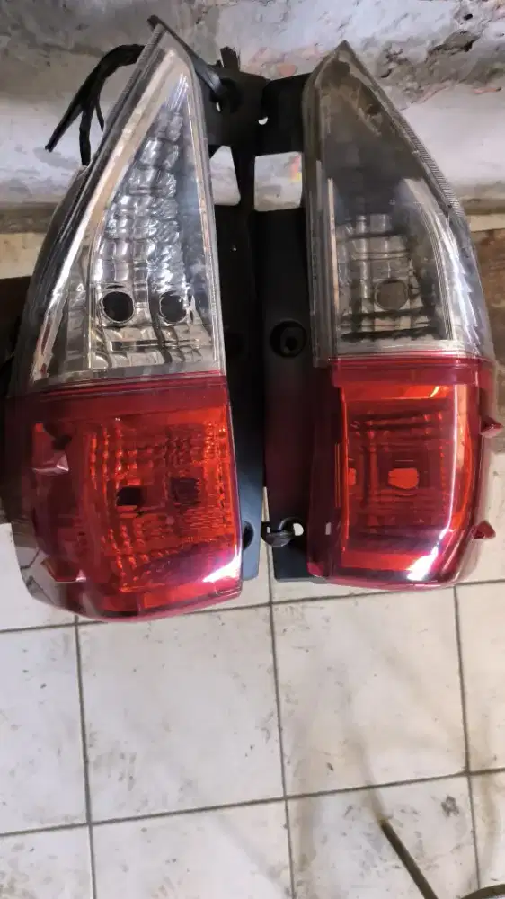 Jual aja gan lampu Innova rebon tahun 2019 kiri / kanan jual murah