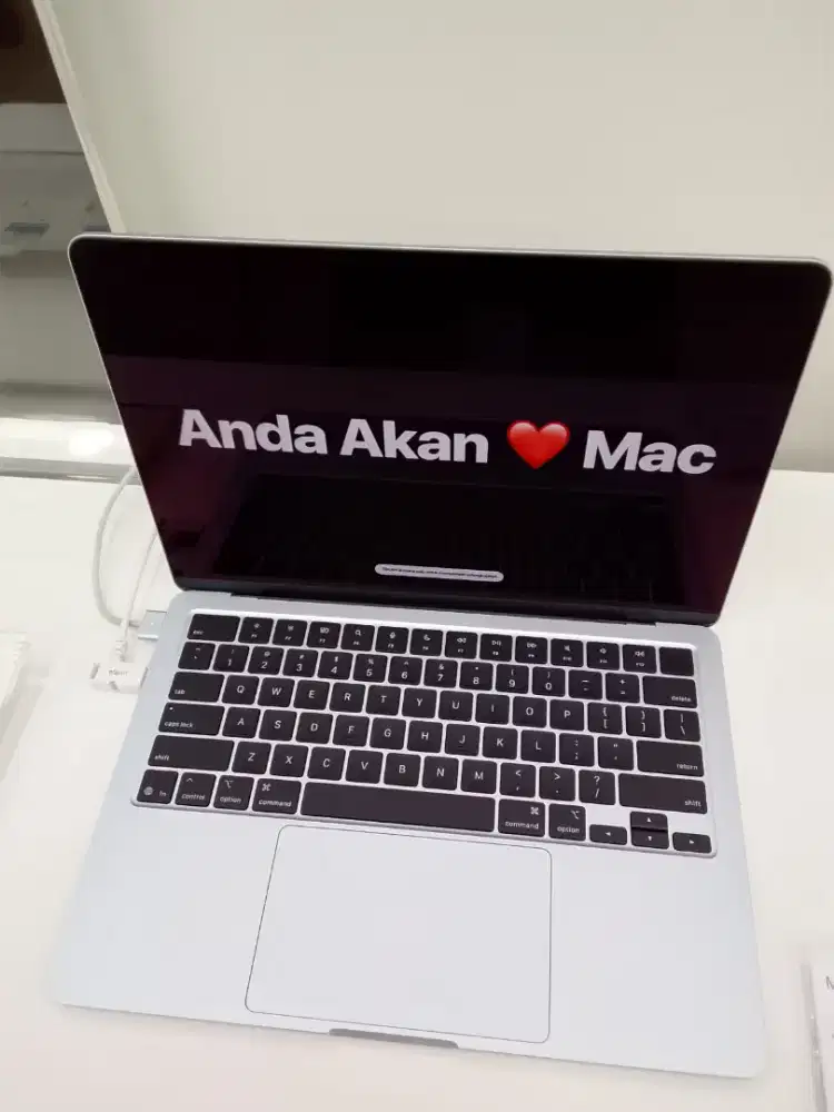 MACBOOK AIR 256GB