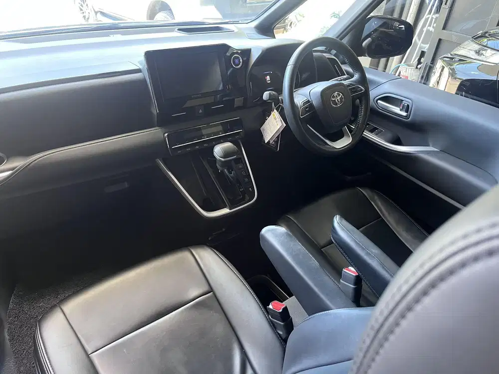 Toyota Voxy 2.0 CVT 2022 KM 39 rb