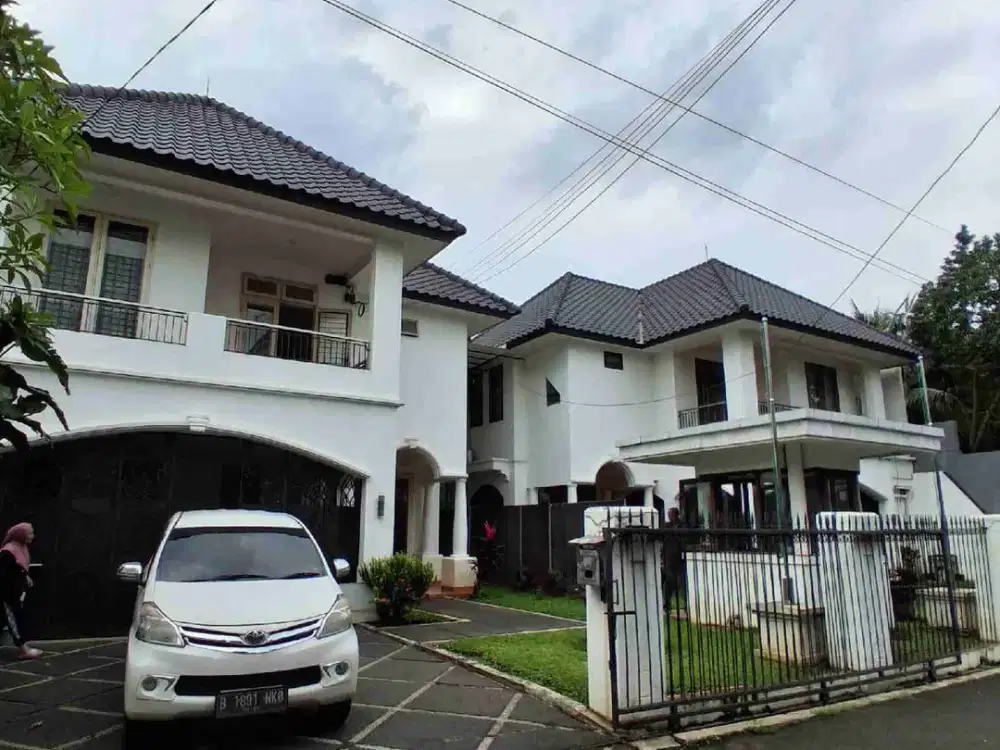 Dijual Rumah gandeng ( 2 rumah kembar)  2 lantai siap huni dijakarta Timur dengan akses toll terintegrasi
