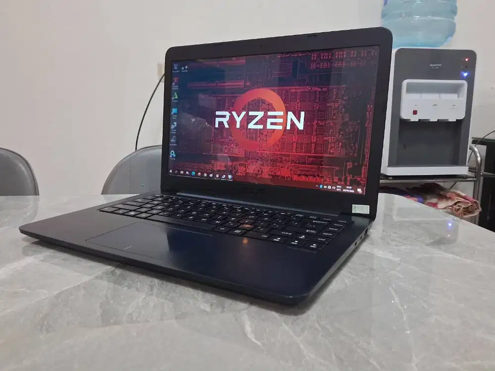 Laptop ASUS AMD SSD 128GB Radeon R2 4Cpu Win ORI 14in Slim Garansi