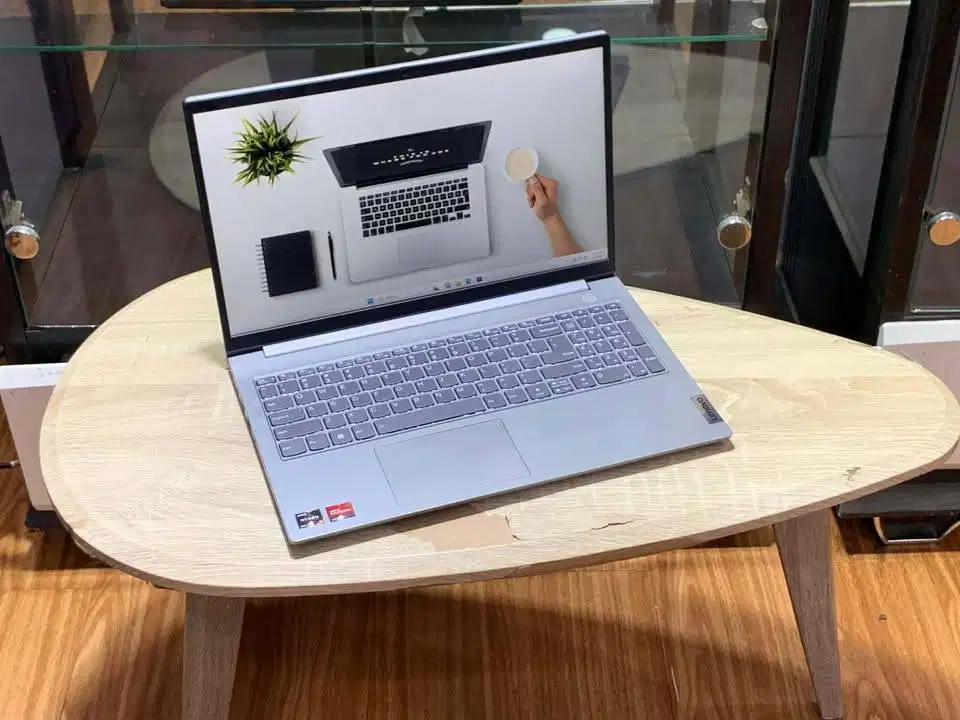 Lenovo ThinkBook 15  AMD Ryzen 5 Radeon Graphics SSD 256GB Touchscreen