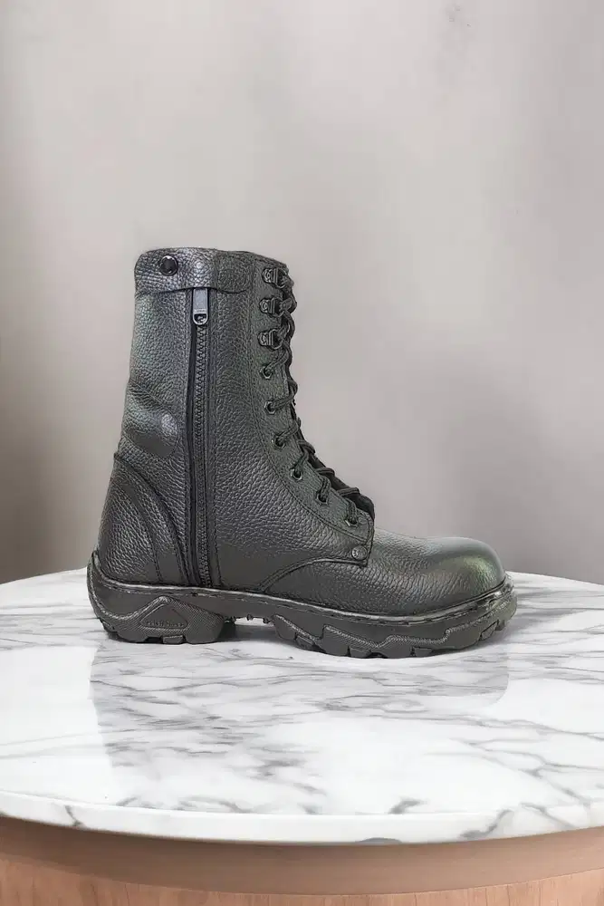 Efisien Sepatu safety sneakers Cirebon