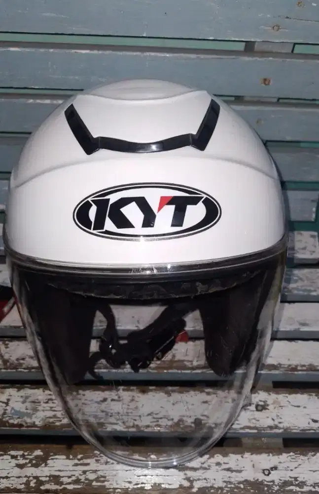 Helm KYT size XL