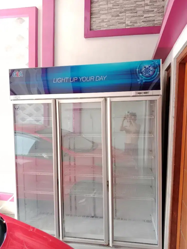 Showcase 3 pintu GEA Expo 1500 liter mesin original