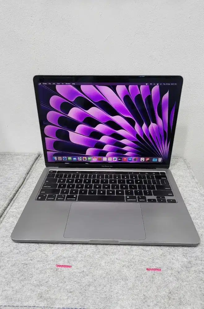 Macbook pro m1 2020  8/256 gray