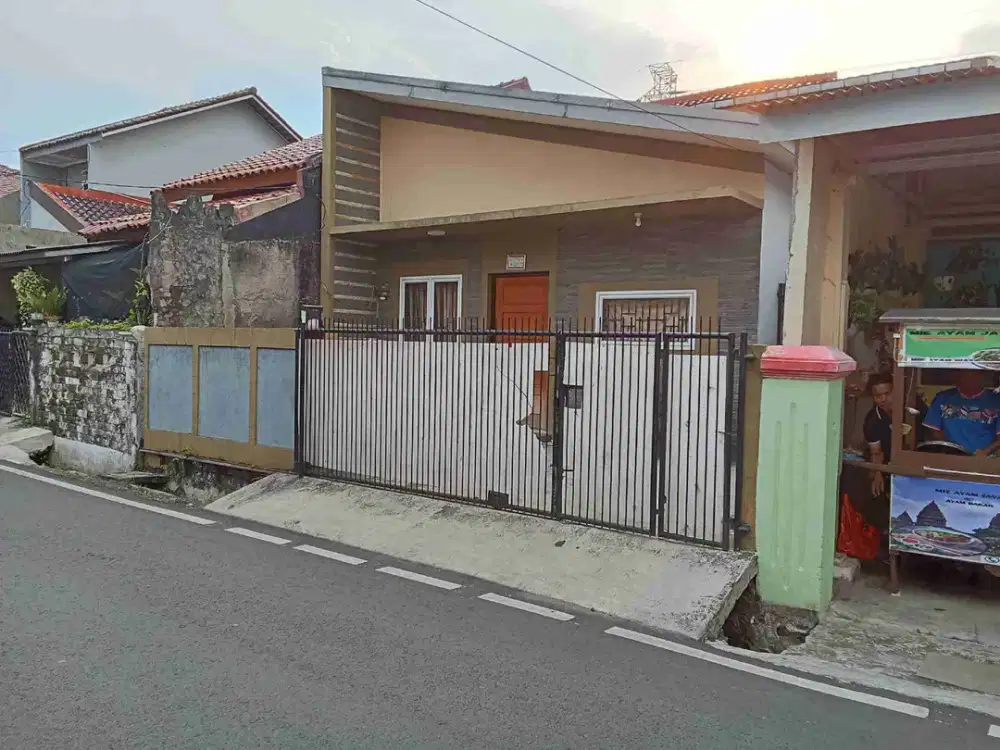 di jual atau di sewakan rumah dgn lokasi yang sangat strategis