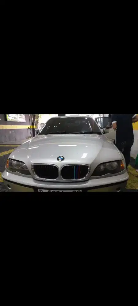 BMW 318i 2003 Bensin