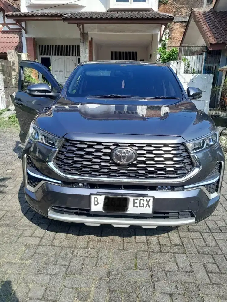 TOYOTA INNOVA ZENIX 2.0 V AT BENSIN GREY