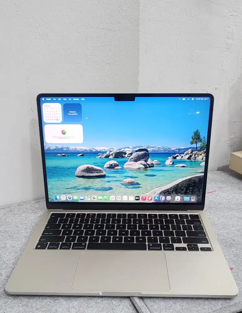 MacBook Air M2 16/256 
Warna starlight ex ibox