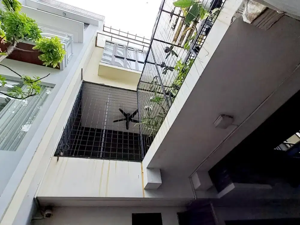 SPRINGHILL GOLF RESIDENCE TOWNHOUSE KEMAYORAN DEKAT GOLF & PRJ