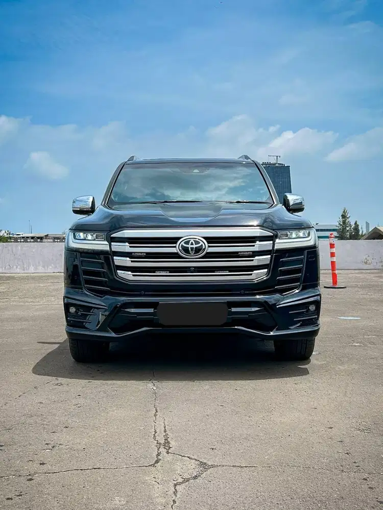 TOYOTA LAND CRUISER VXR 300 4X4 Black