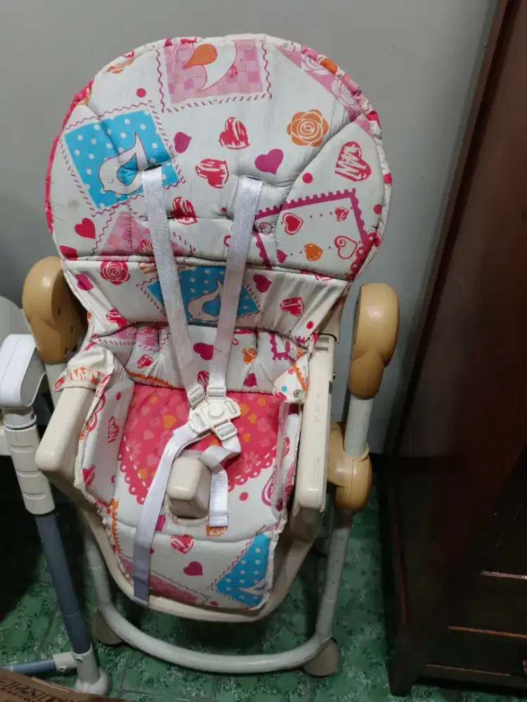 Kursi makan + meja adjustable untuk anak sesuai foto kondisi like new