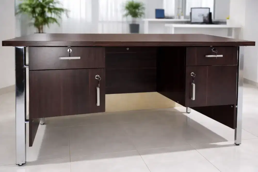 Meja Kantor 1 biro kaki besi