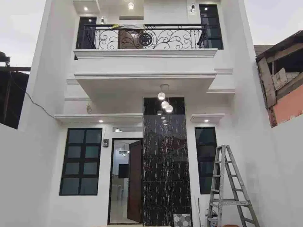 DI JUAL RUMAH 2LT BANGUNAN BARU KALISARI JAKARTA