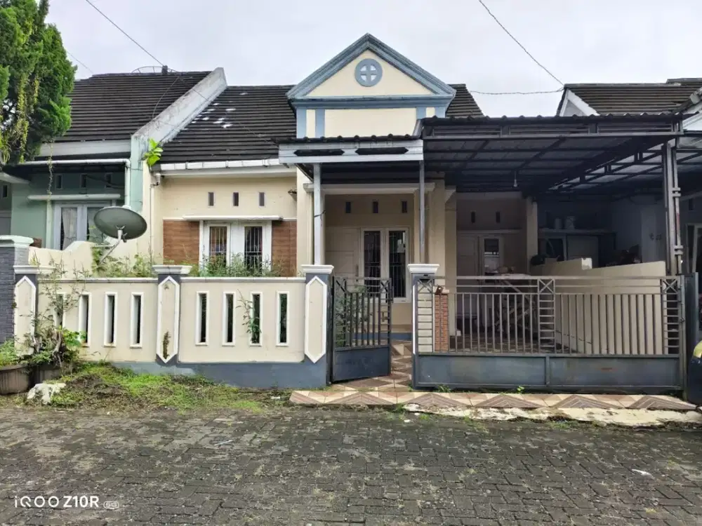 Disewakan Rumah Murah 1,5 Lantai Ada 3 Kamar Dekat Stasiun