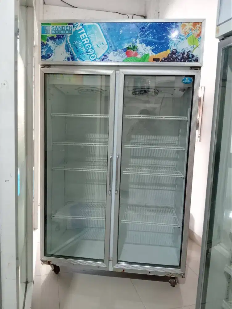 Showcase kulkas pendingin bekas murah merk sanden intercool