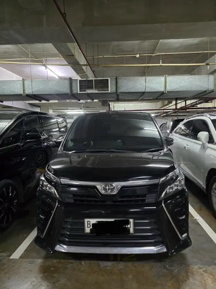 Toyota voxy 2018