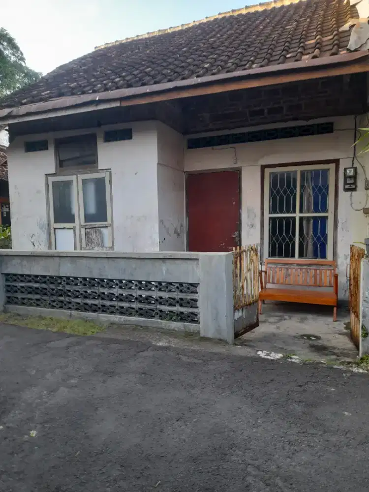 Jual rumah strategis