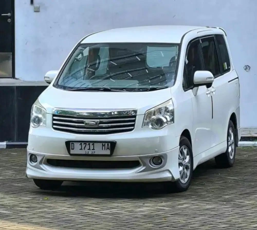 Toyota NAV 1 V LIMITED 2.0 AT 2013 LowKM 107rb ISTIMEWA BANDUNG