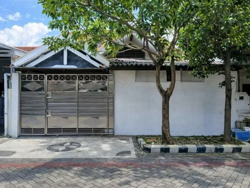 Rumah Taman Pondok Indah, Wiyung Strategis • Row 3 Mobil