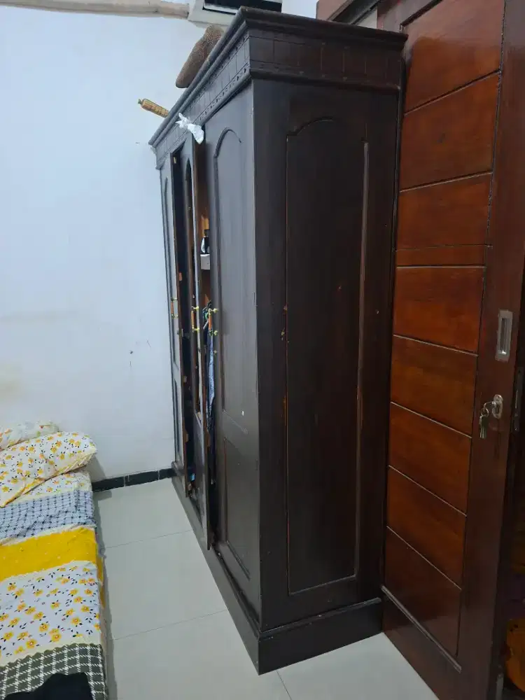 Lemari baju bahan kayu jati