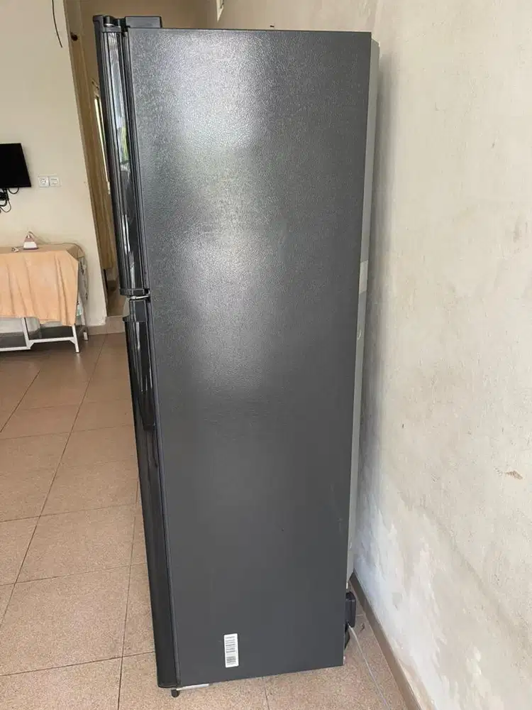 Lemari es .kulkas sharp 2 Pintu  Model.sj-316MG-GR nyala dingin