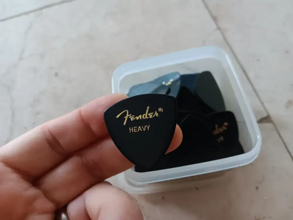 63 pcs Fender Heavy Pick / Pemetik / Plektrum Borong