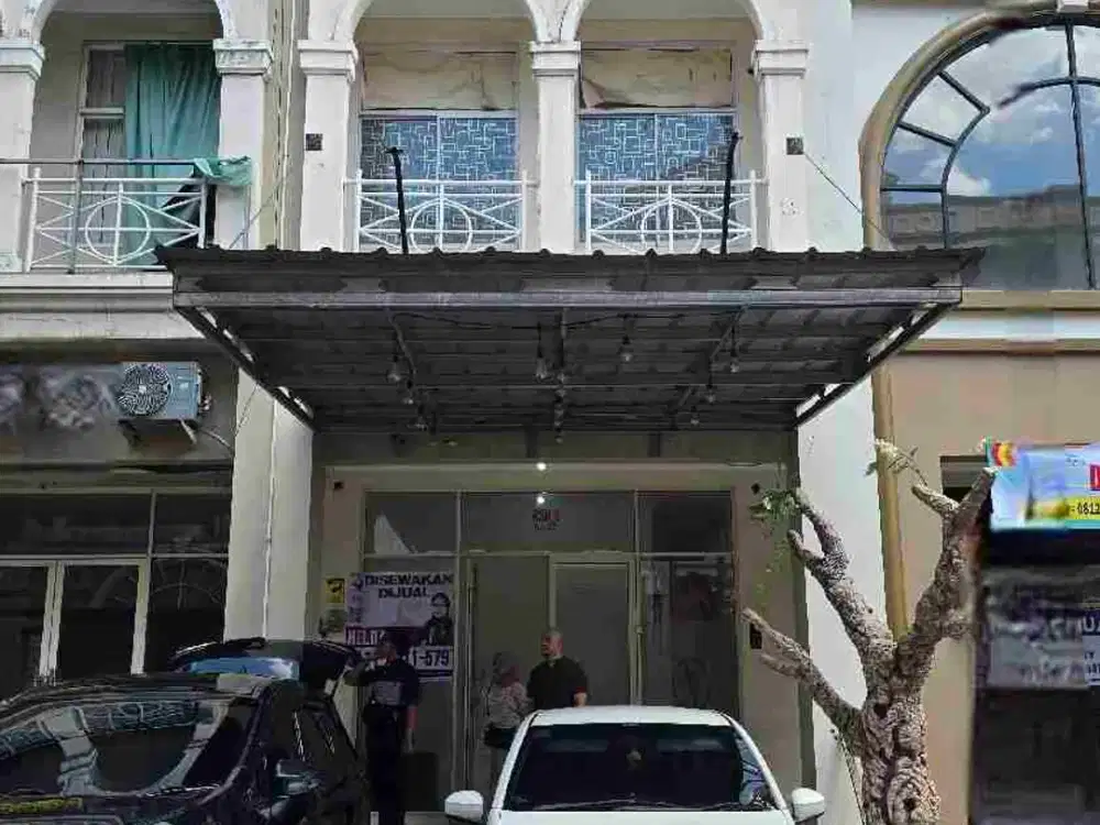 Dijual Ruko Full 3 Lantai siap pakai dekat Jalan Utama area Komersil, di Galaxy Bekasi