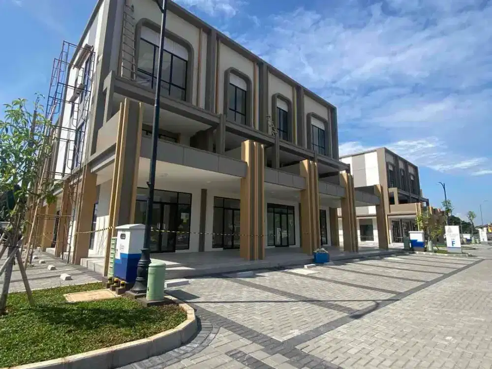 DISEWAKAN RUKO GANDENG GADING SERPONG 3 LANTAI LUAS 10x15 HADAP JALAN RAYA FREE PARKING GATE BRAND NEW